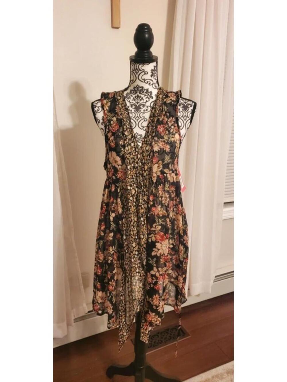 Xhilaration Floral Print Buttonless Blouse